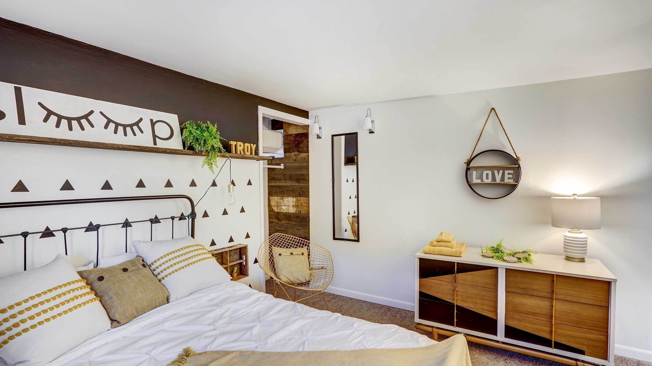 Photo of Bedroom in Troy