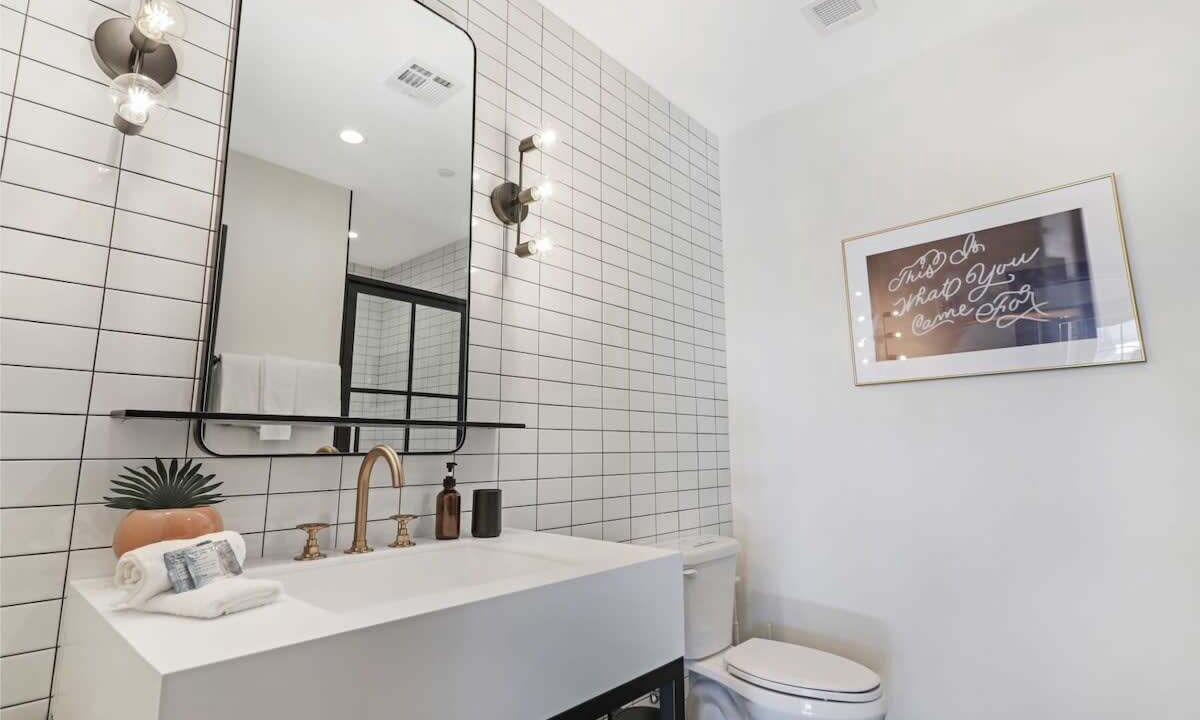 Photo of Bathroom in Arts/Warehouse District