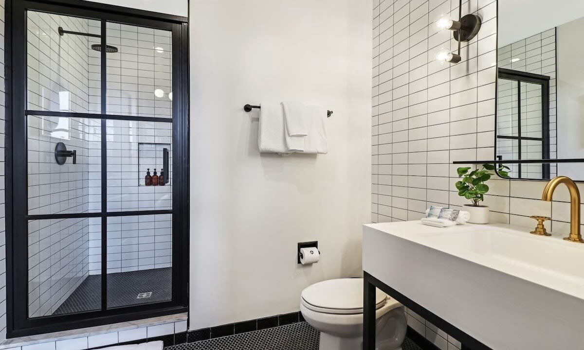 Photo of Bathroom in Arts/Warehouse District