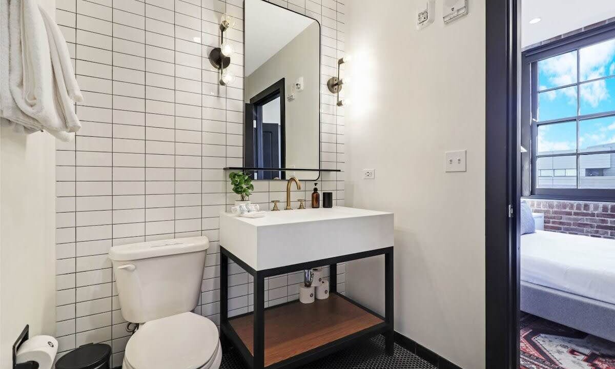 Photo of Bathroom in Arts/Warehouse District