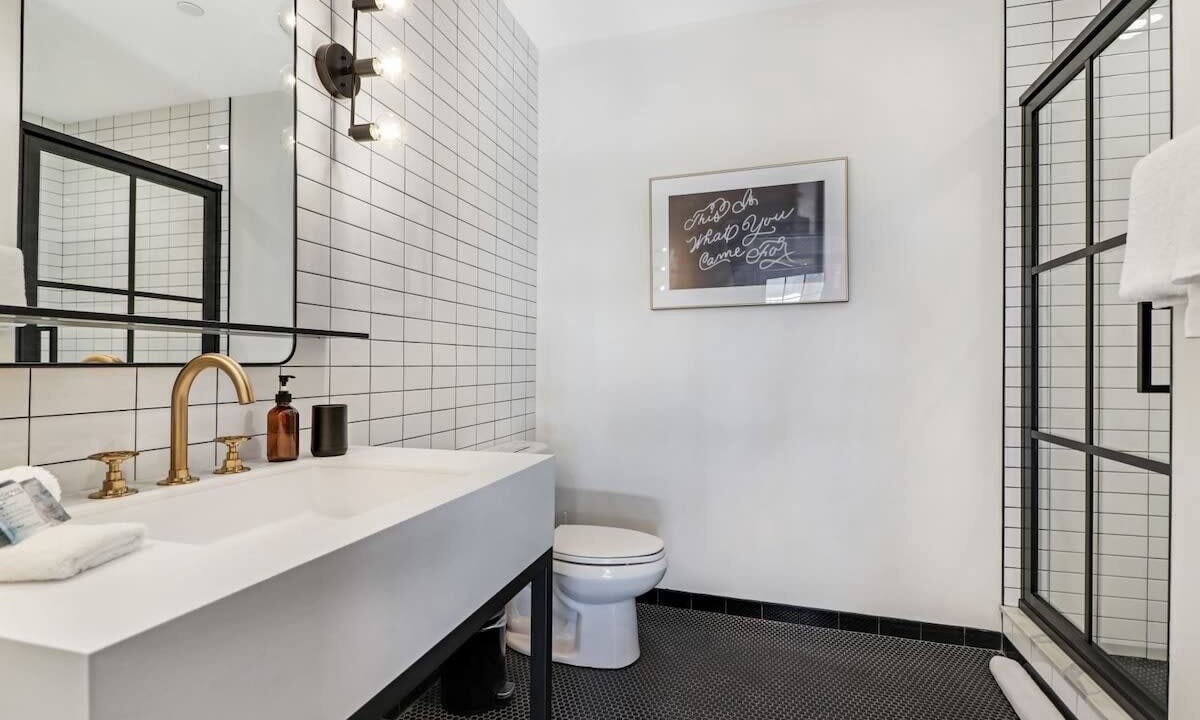 Photo of Bathroom in Arts/Warehouse District