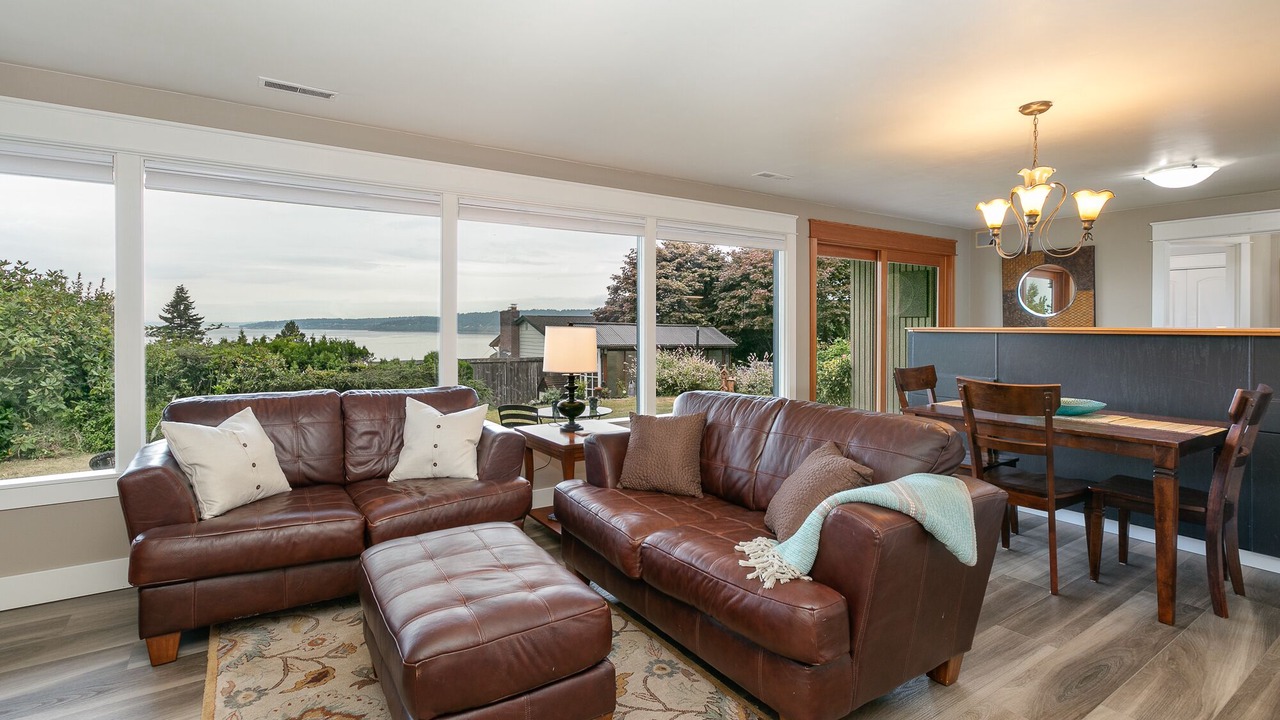 Photo of Livingroom in North Beach/Blue Ridge