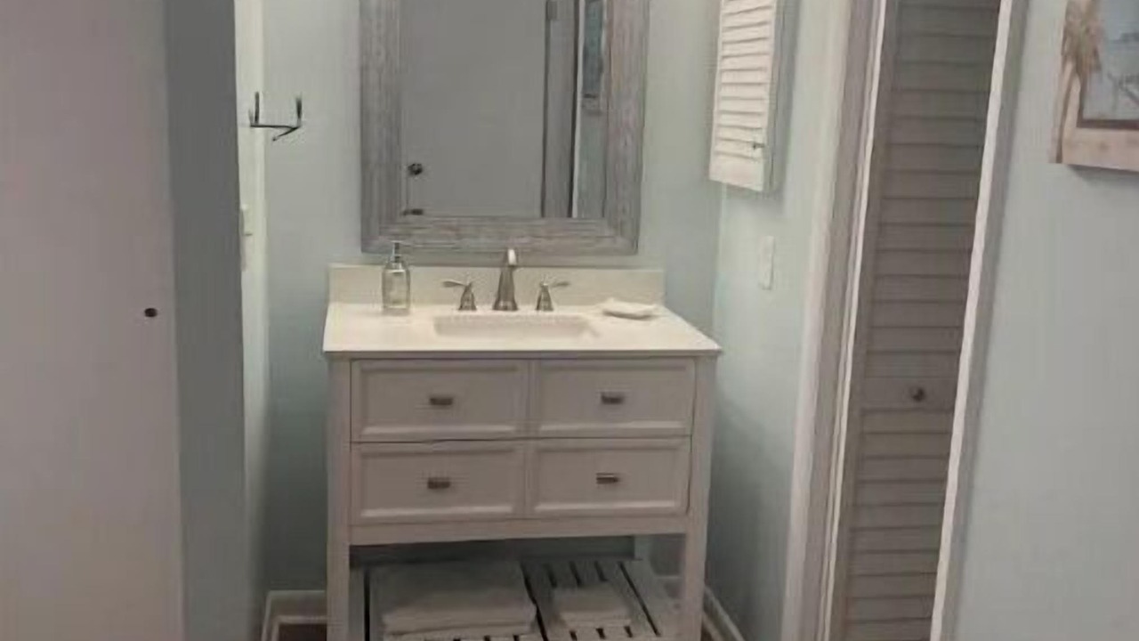 Photo of Bathroom in Oceanmarsh Subdivision