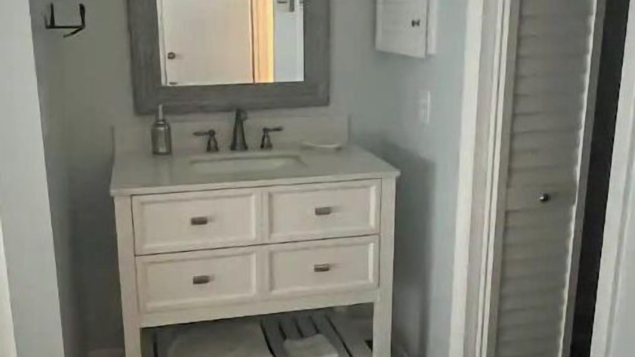 Photo of Bedroom in Oceanmarsh Subdivision