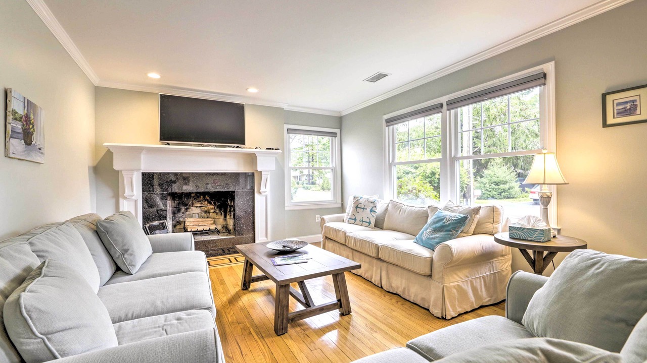 Photo of Livingroom in Old Saybrook