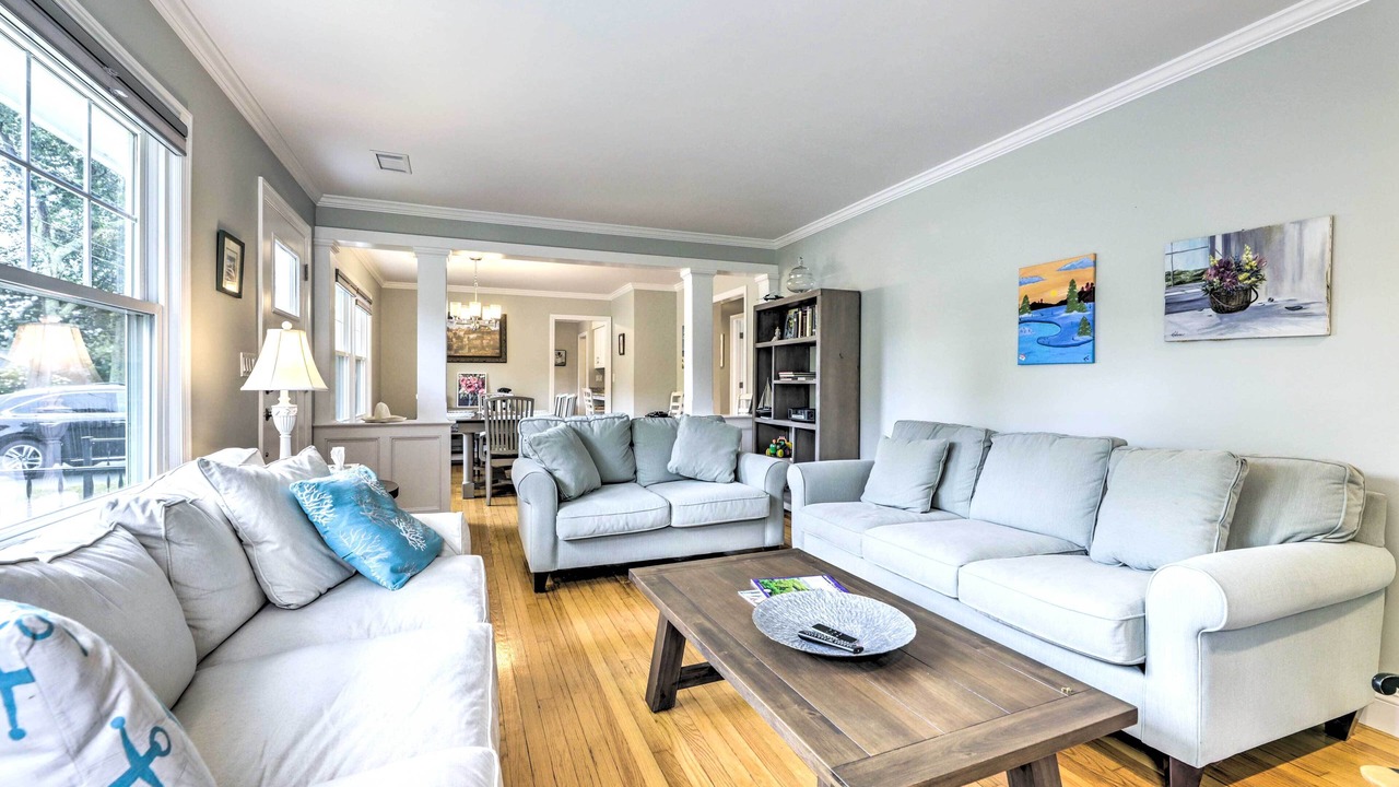 Photo of Livingroom in Old Saybrook