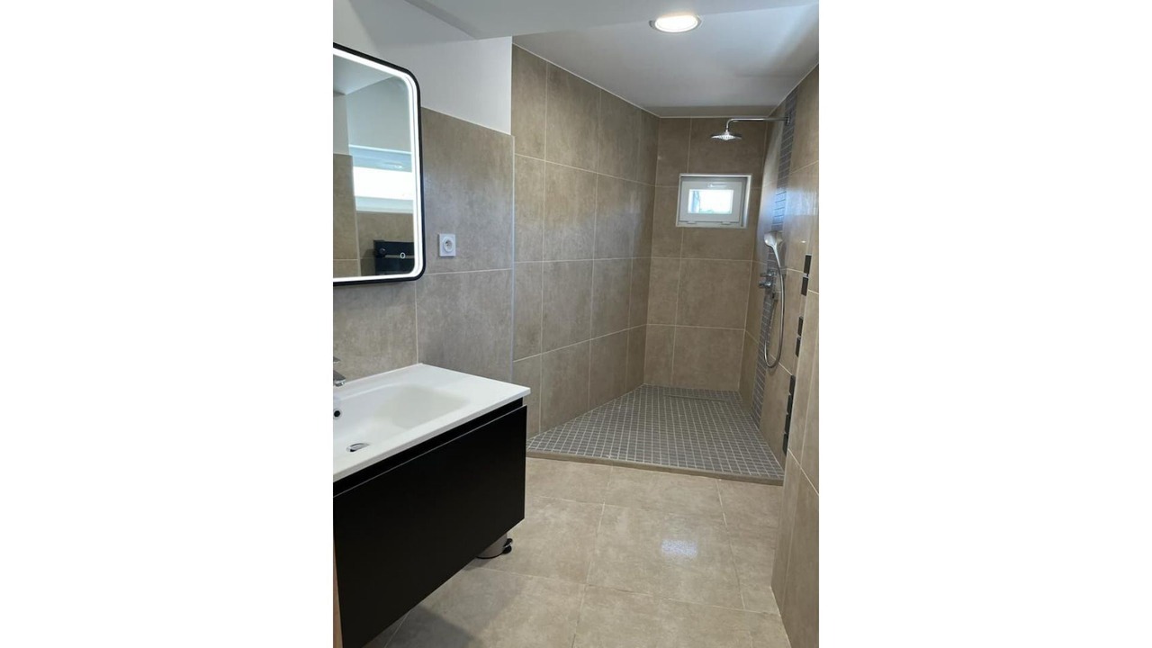 Photo of Bathroom in Saint-Symphorien-d'Ozon
