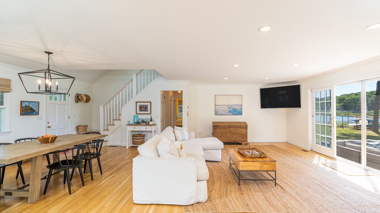 Photo of Livingroom in Southold