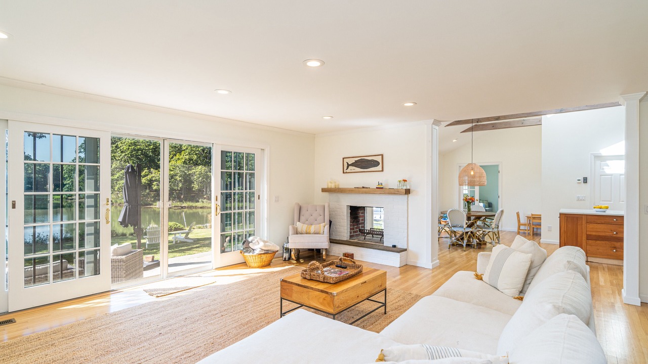 Photo of Livingroom in Southold