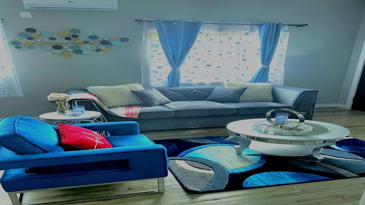 Photo of Livingroom in IronShore Estates