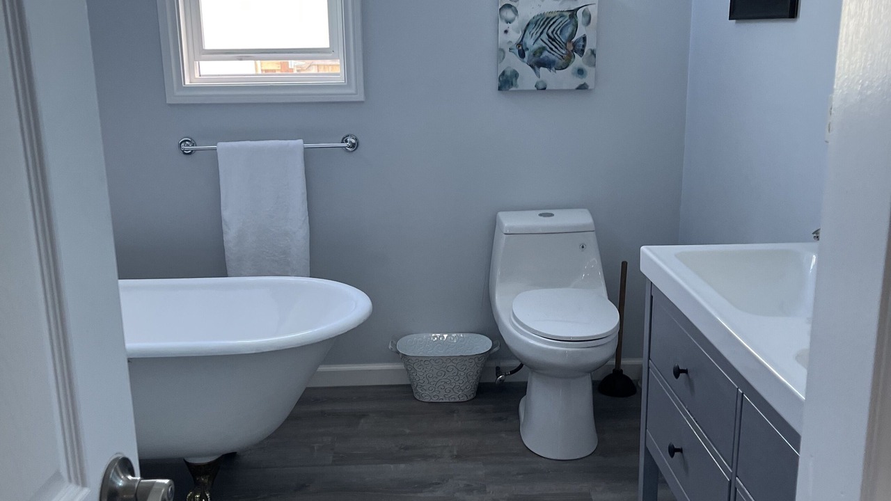Photo of Bathroom in Linda Mar