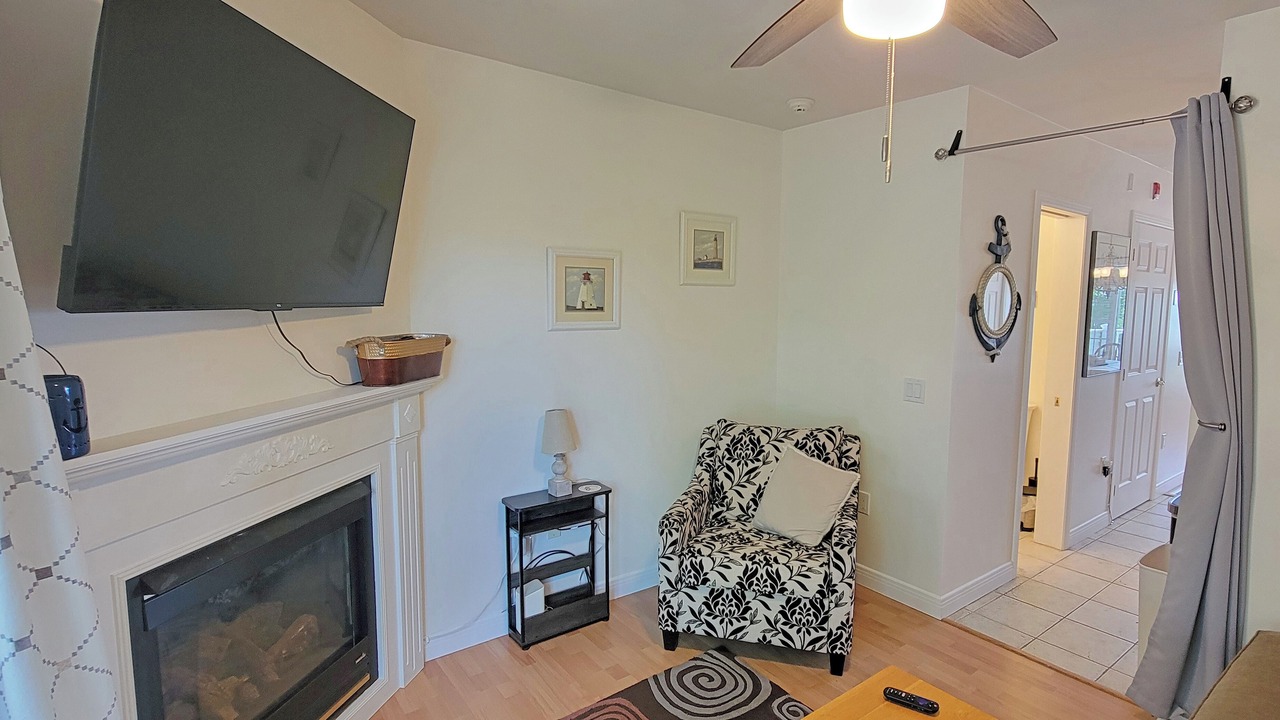 Photo of Livingroom in Weirs Beach