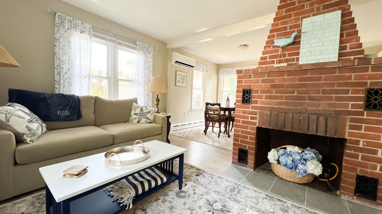 Photo of Livingroom in Niantic
