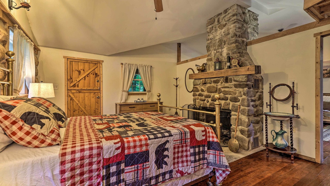 Photo of Bedroom in Greentown