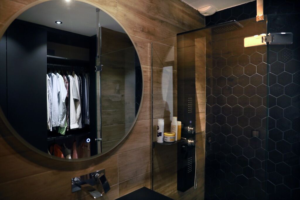 Photo of Bathroom in Saint Alban Auriolles
