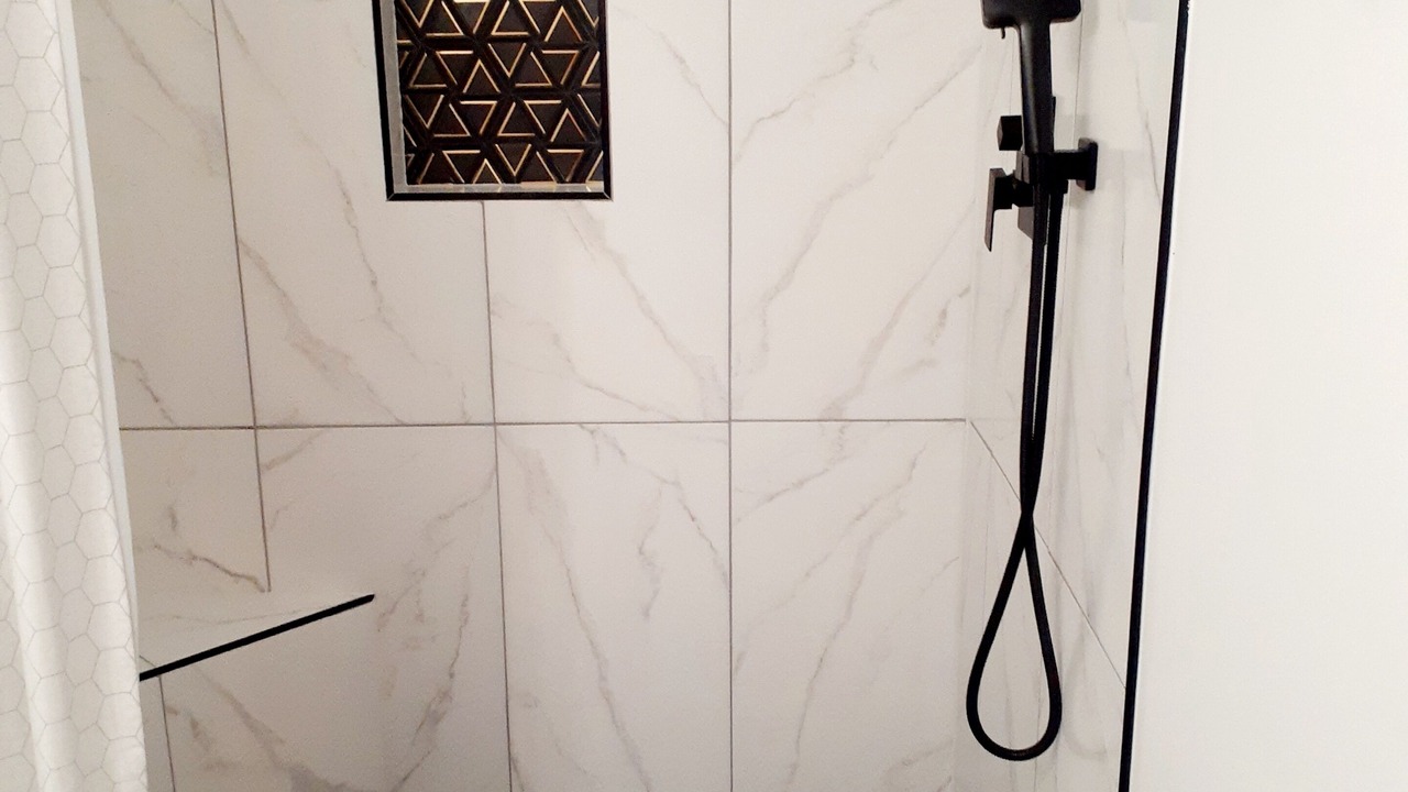 Photo of Bathroom in Oglesby