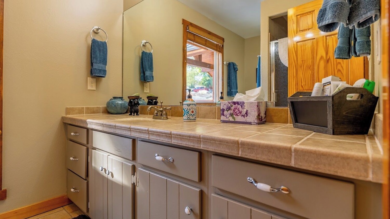 Photo of Bathroom in Shell