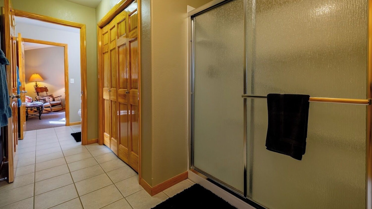 Photo of Bathroom in Shell