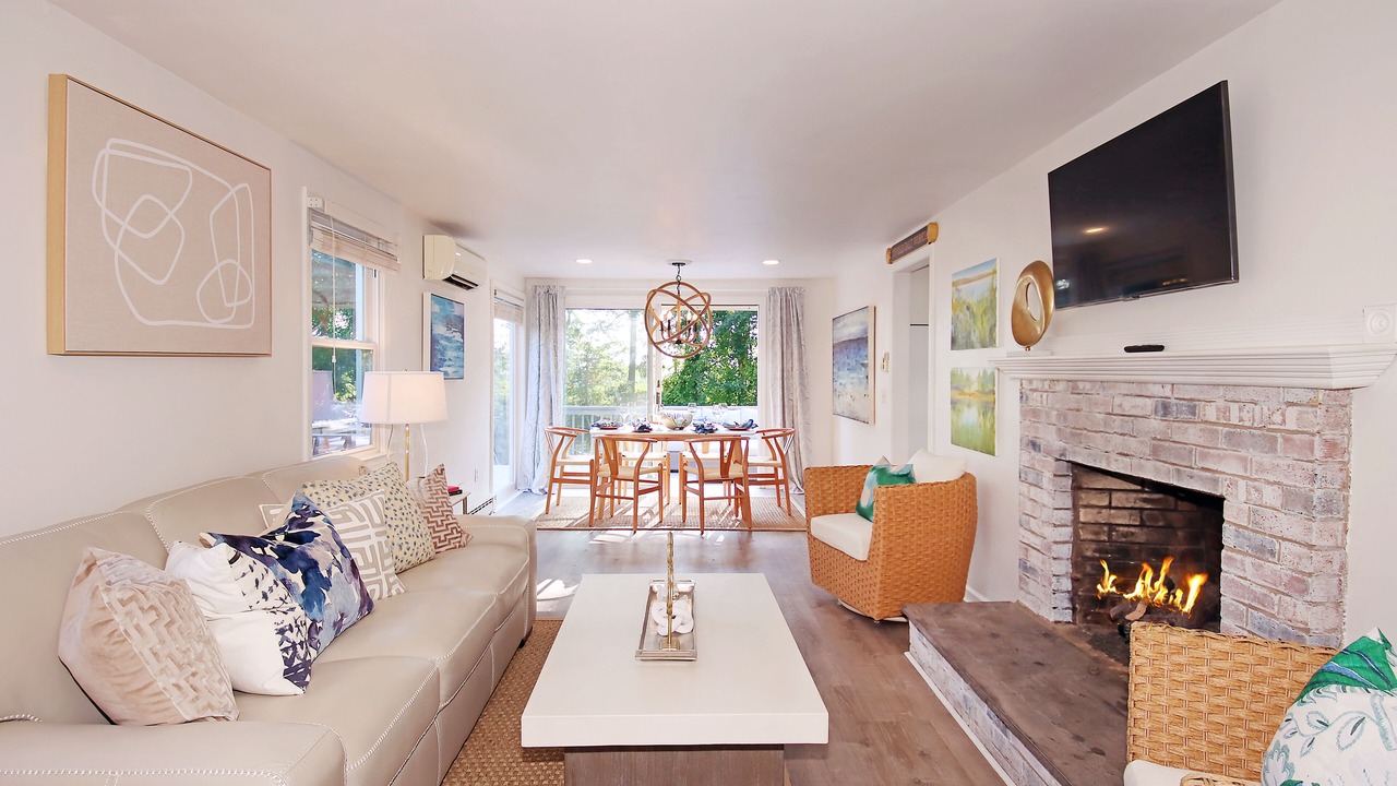 Photo of Livingroom in Westbrook Center