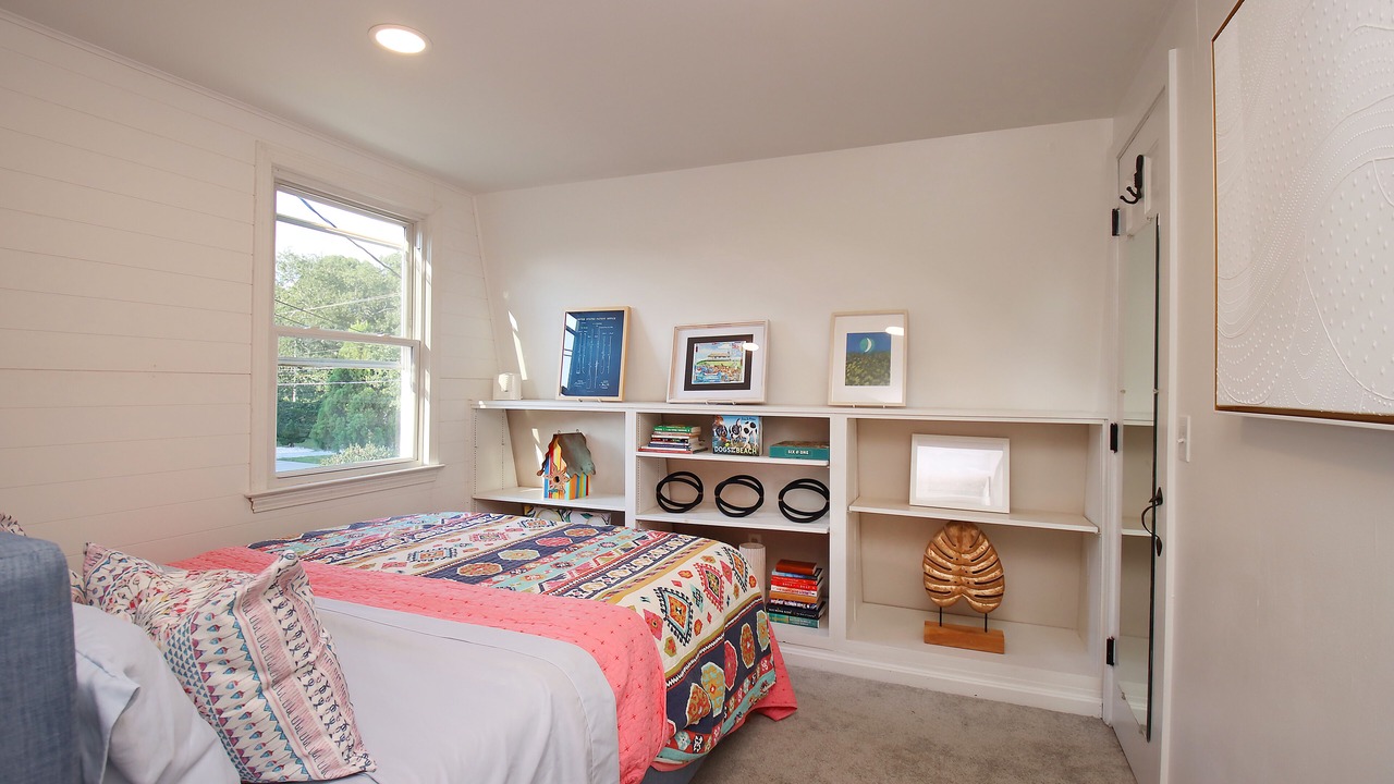 Photo of Bedroom in Westbrook Center