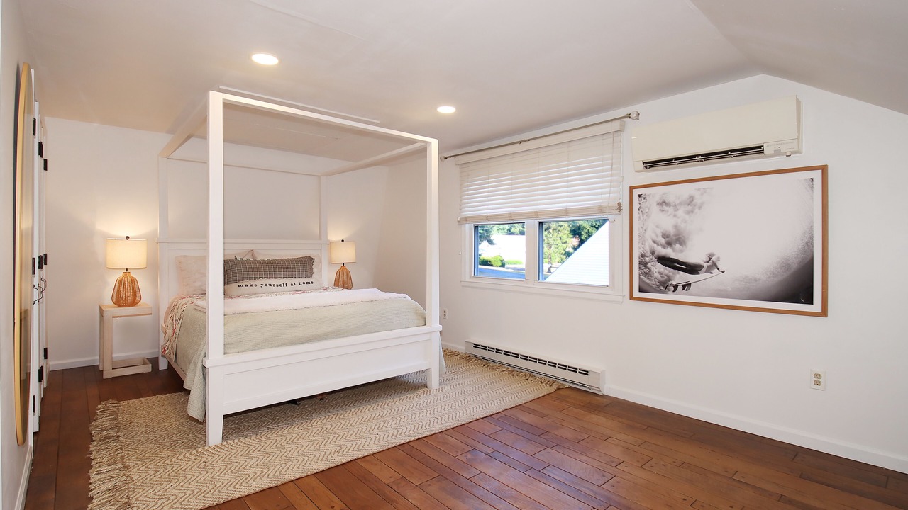 Photo of Bedroom in Westbrook Center