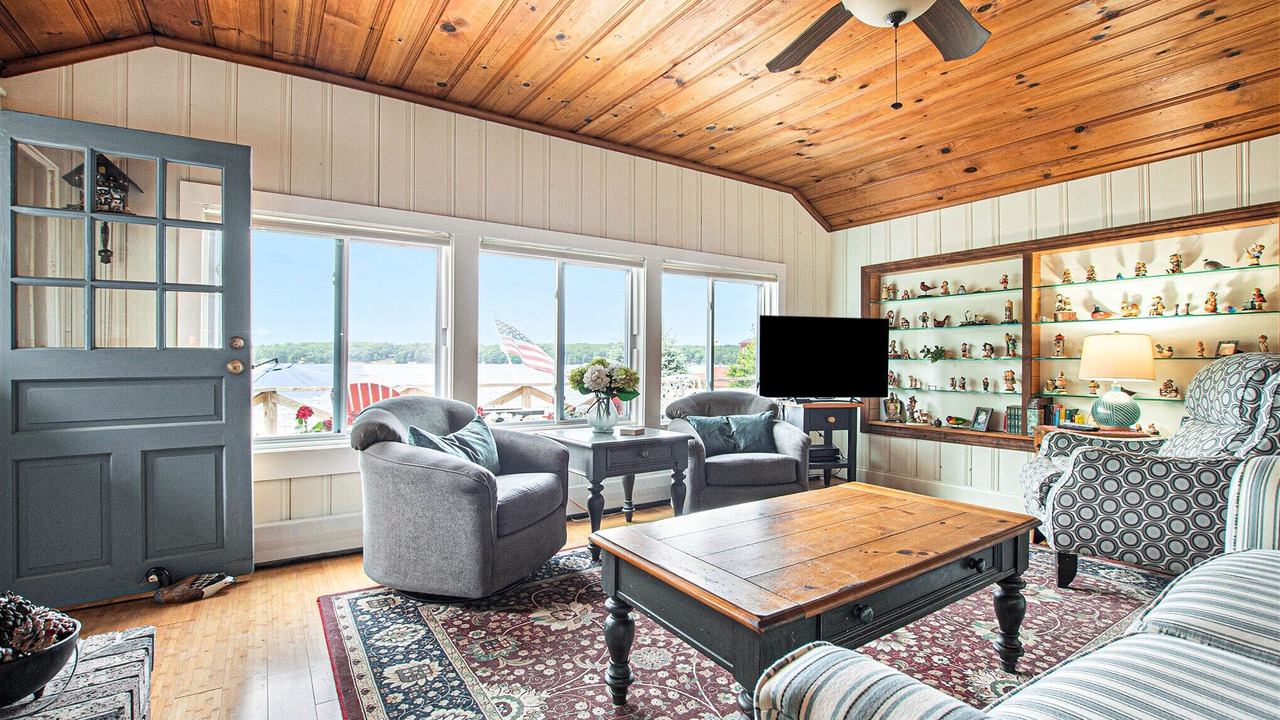 Photo of Livingroom in Ludington