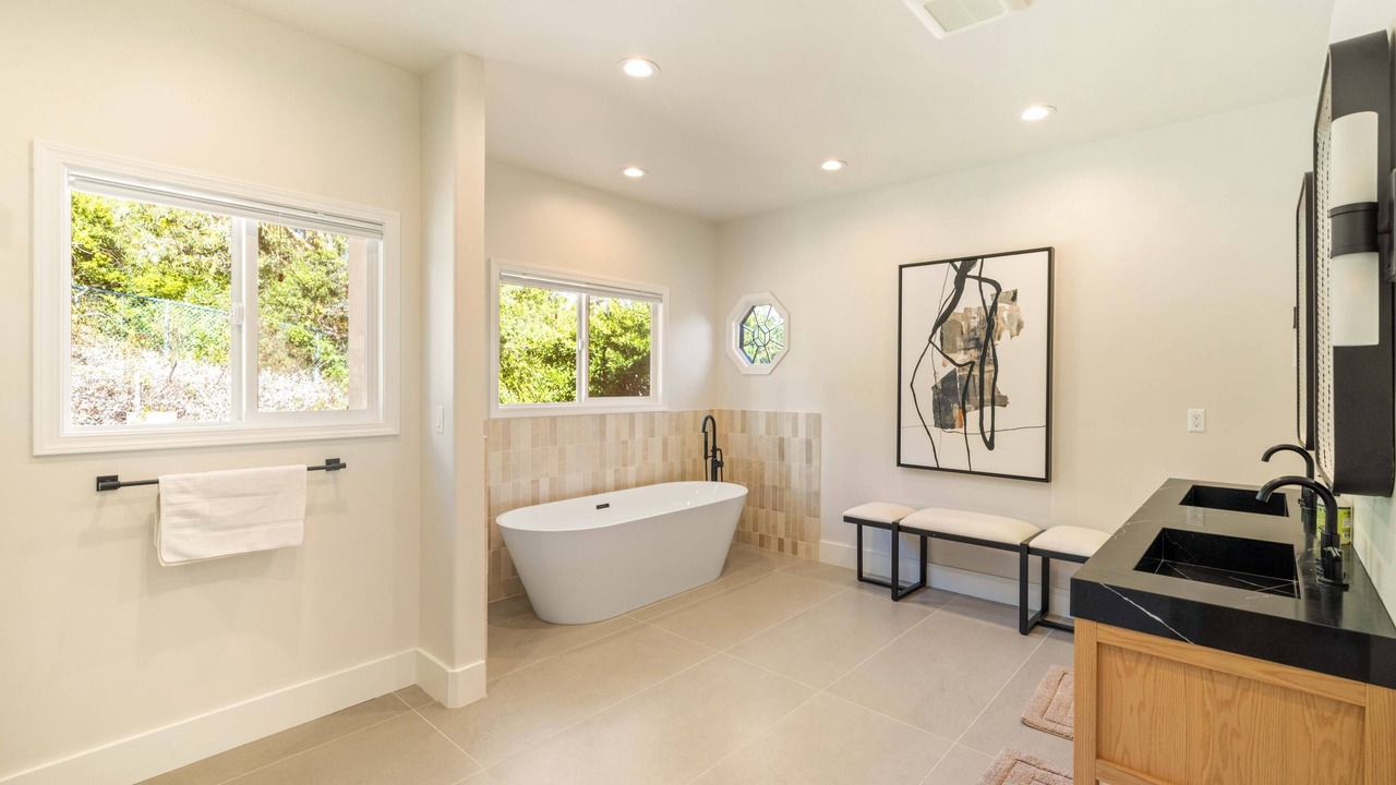 Photo of Bathroom in Hollywood Heights