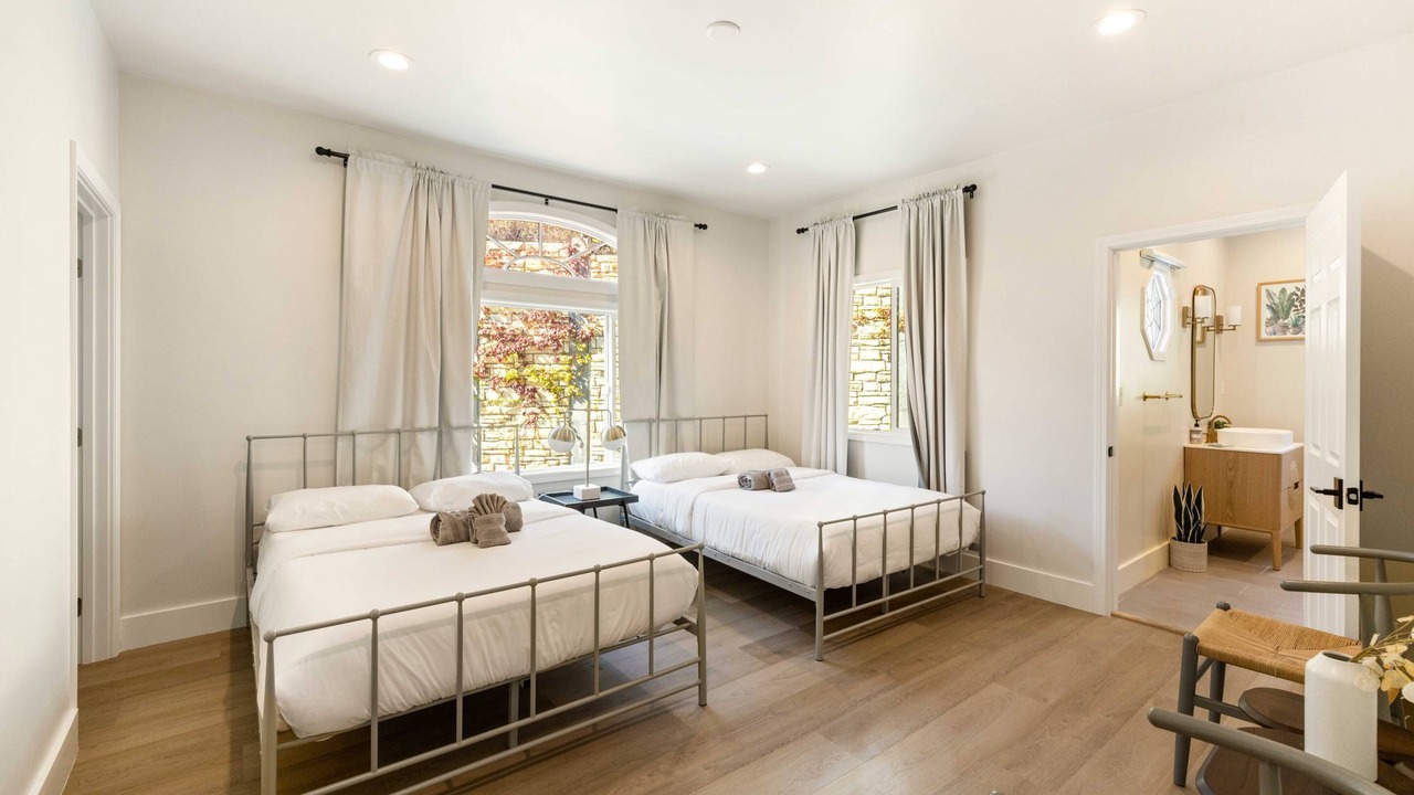 Photo of Bathroom in Hollywood Heights