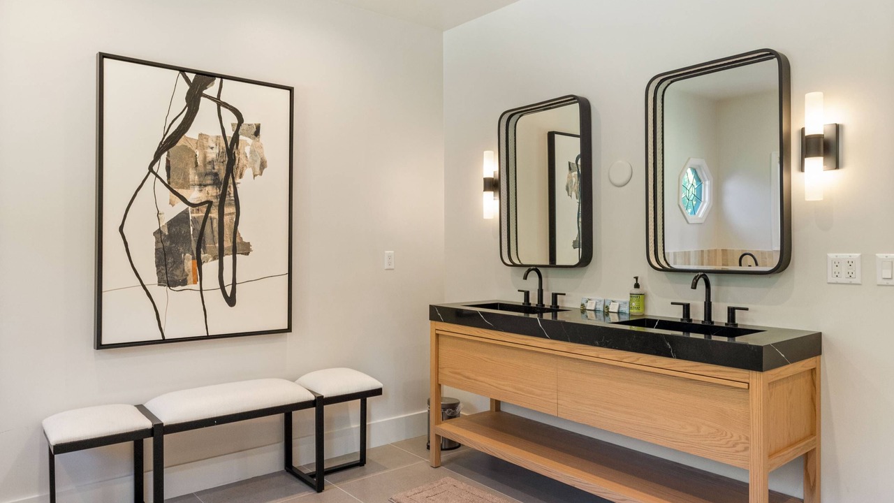 Photo of Bathroom in Hollywood Heights