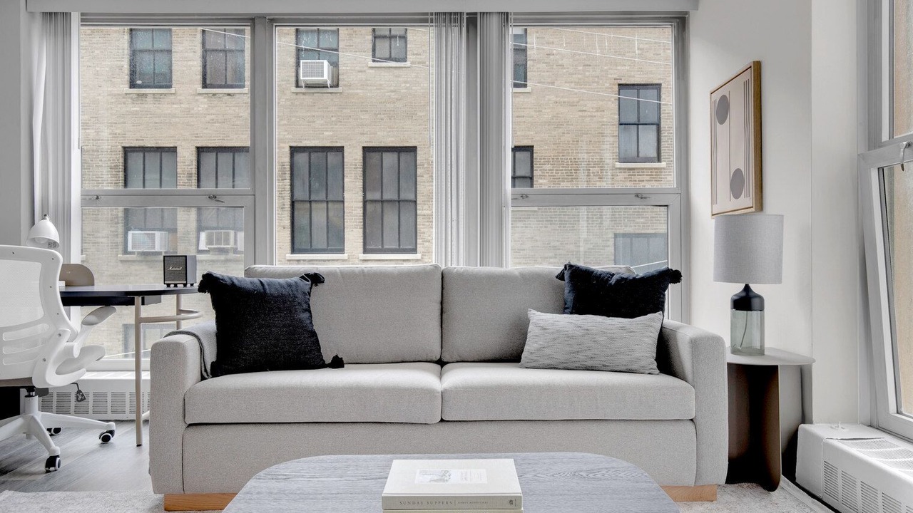 Photo of Livingroom in Edgewater Beach