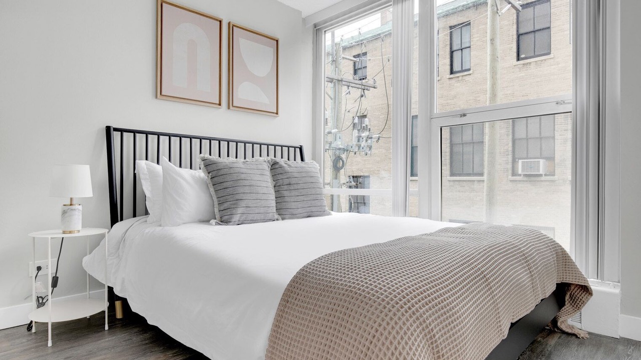 Photo of Bedroom in Edgewater Beach