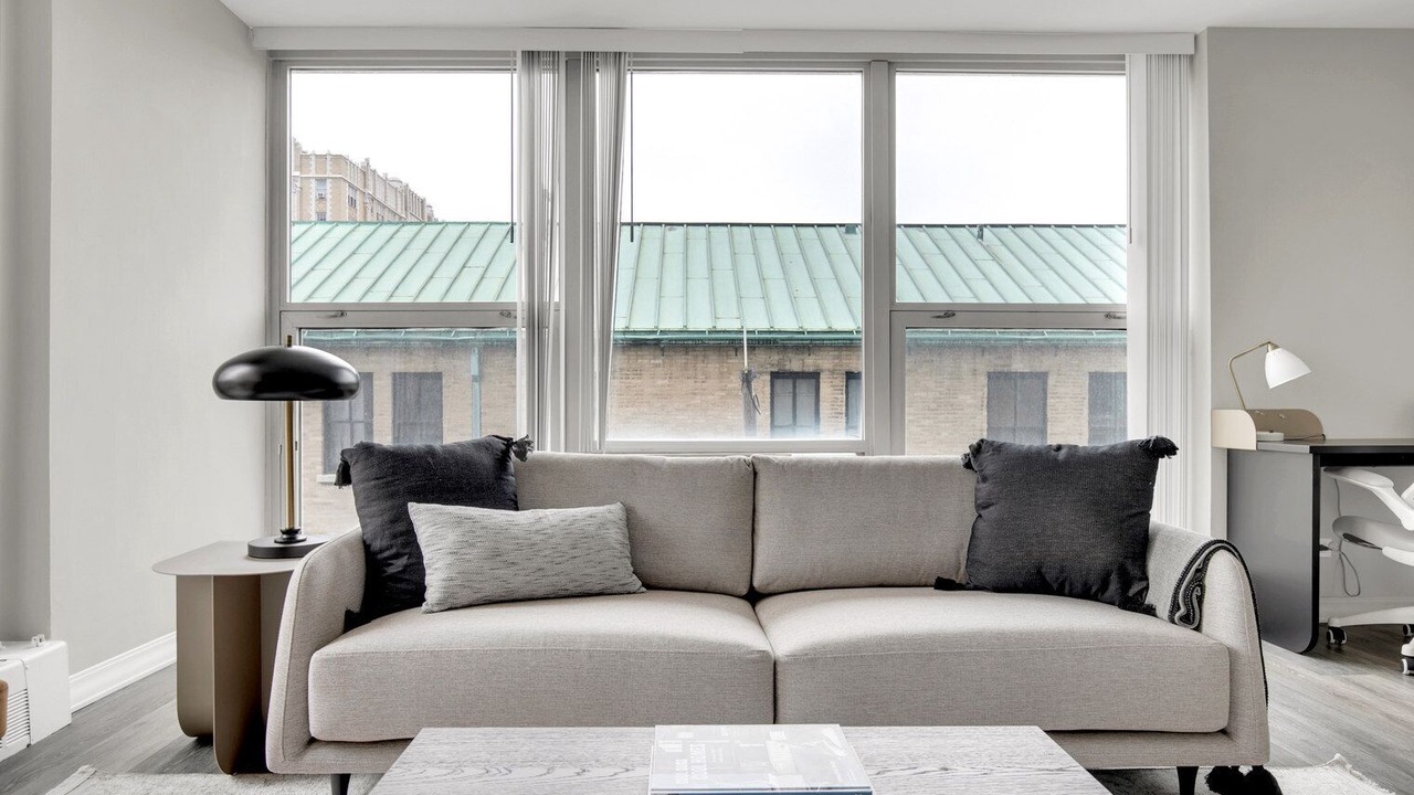 Photo of Livingroom in Edgewater Beach