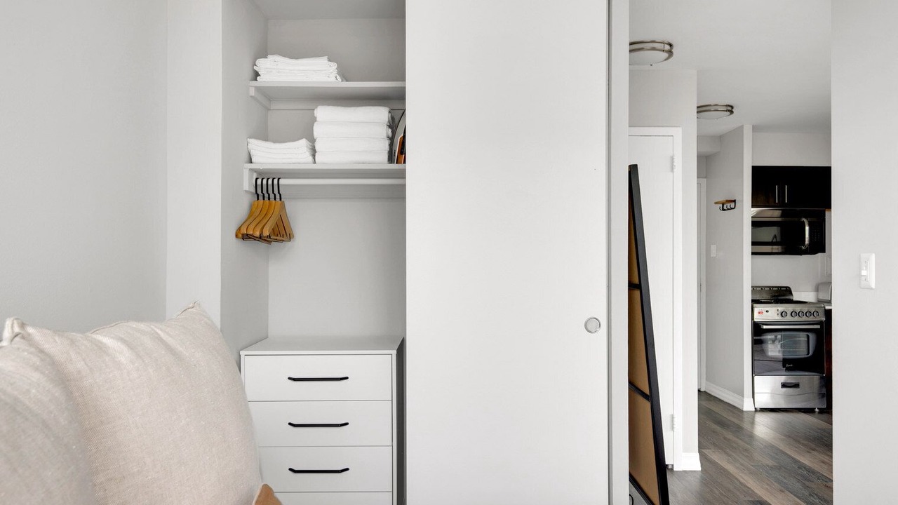 Photo of Bedroom in Edgewater Beach