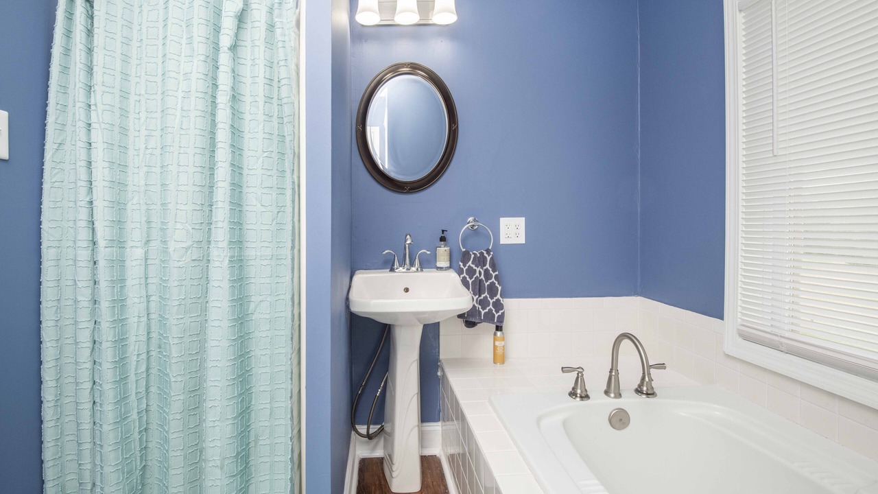 Photo of Bathroom in Kodak