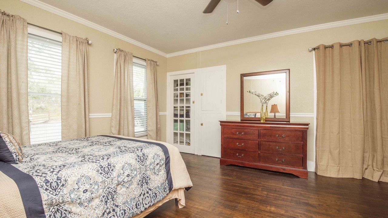 Photo of Bedroom in Kodak