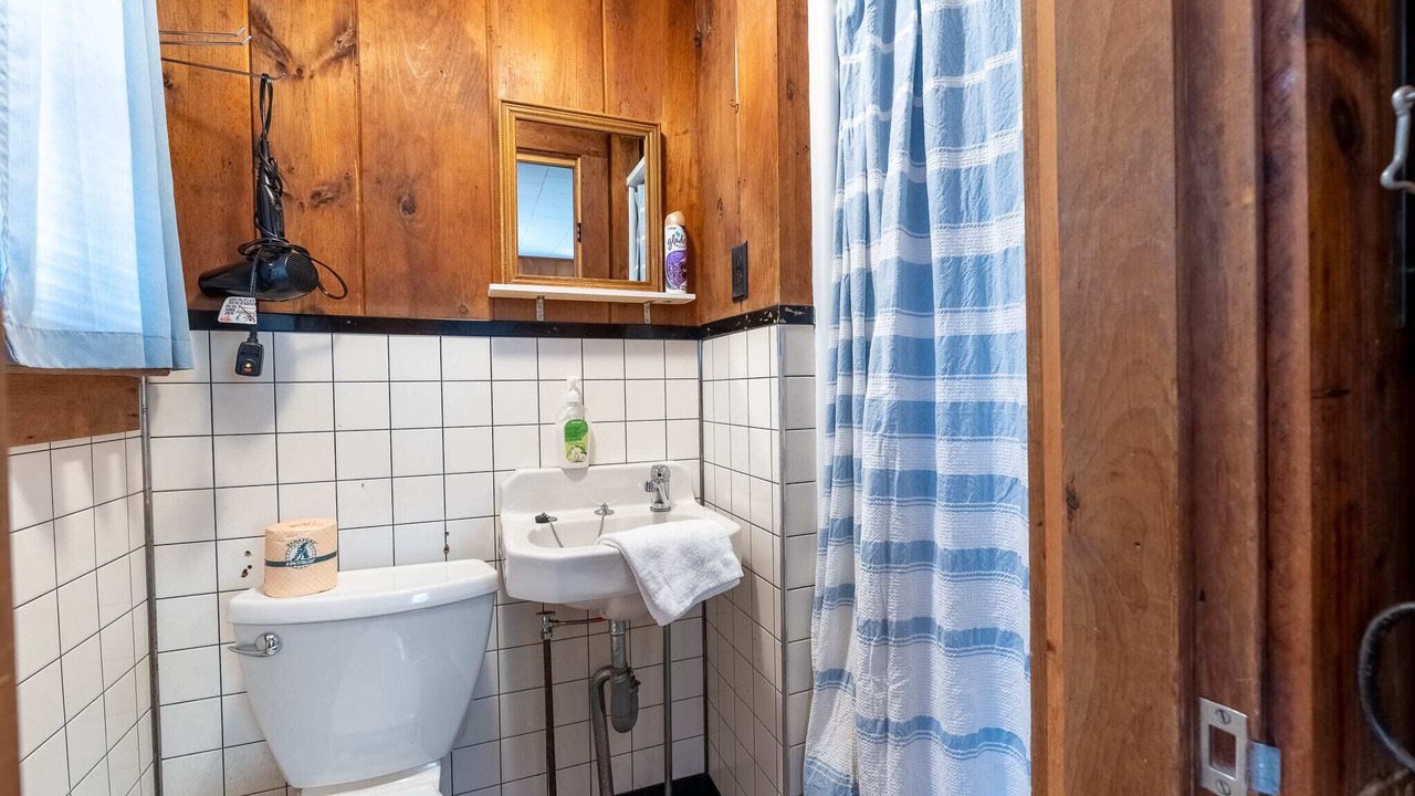 Photo of Bathroom in Weirs Beach