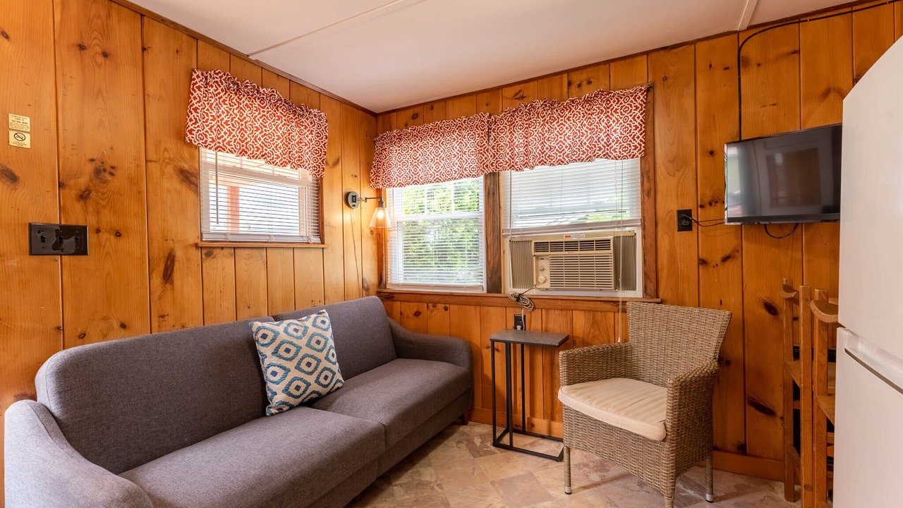 Photo of Livingroom in Weirs Beach