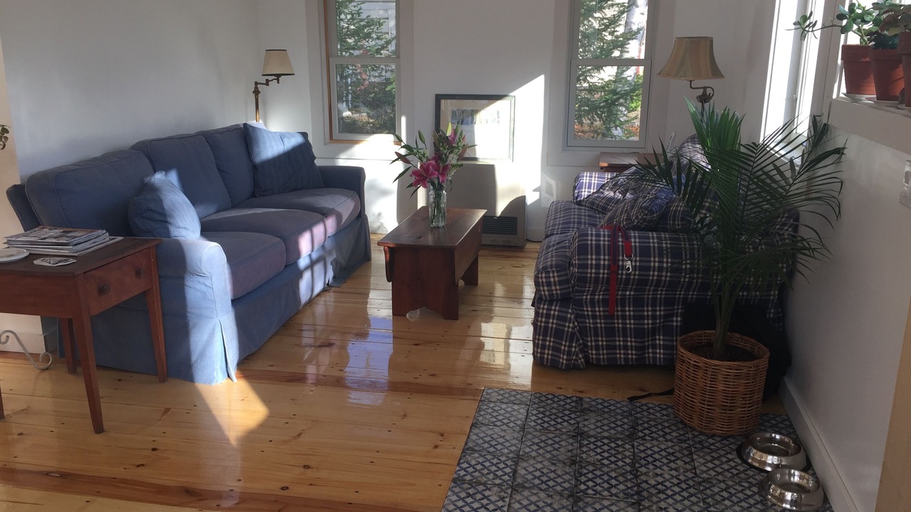 Photo of Livingroom in East Burke