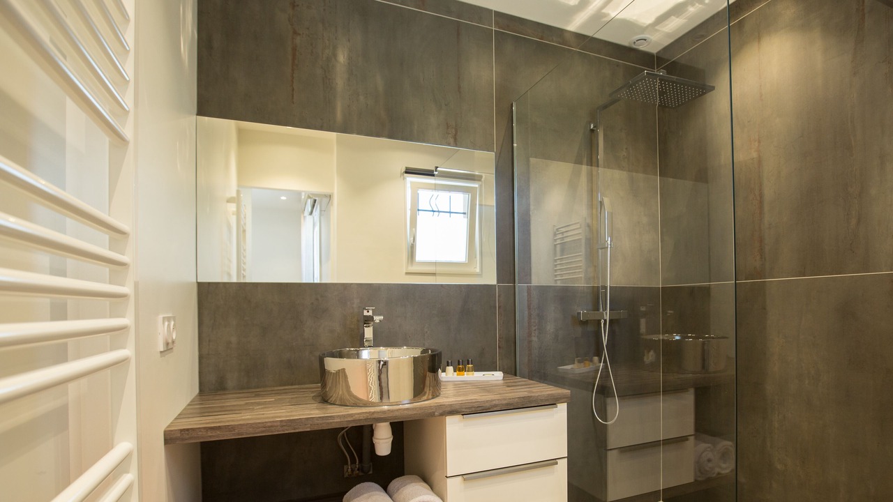 Photo of Bathroom in Saint Alban Auriolles