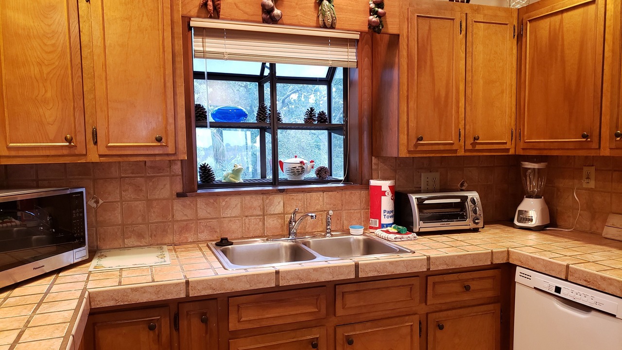 Photo of Kitchen in Oceanmarsh Subdivision