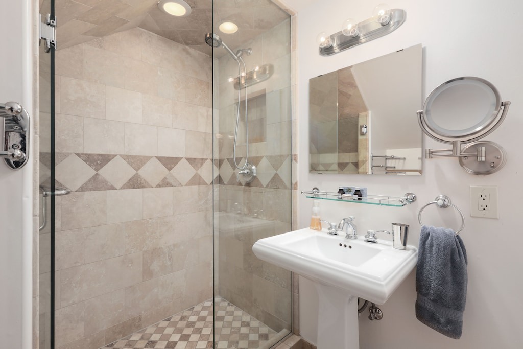 Photo of Bathroom in Cow Hollow