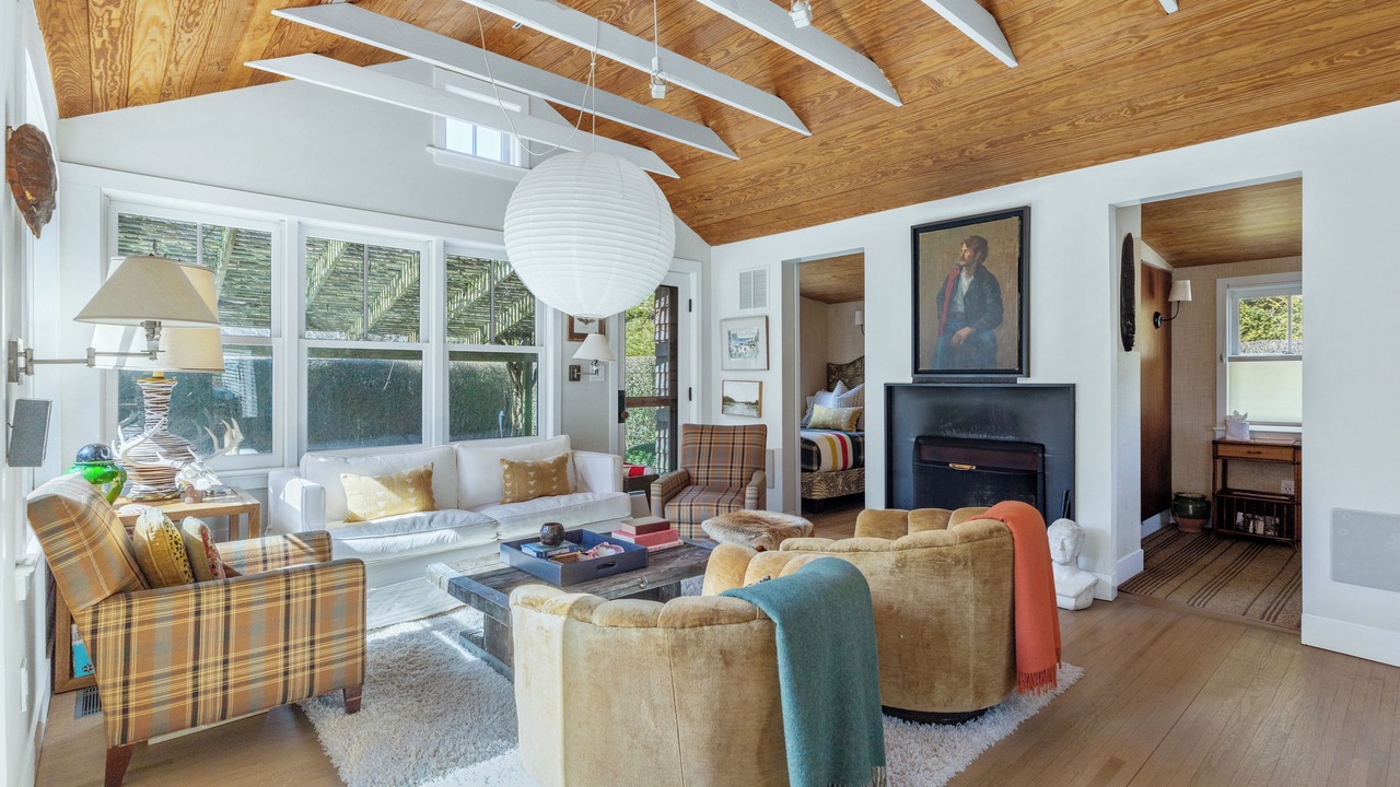 Photo of Livingroom in Amagansett North