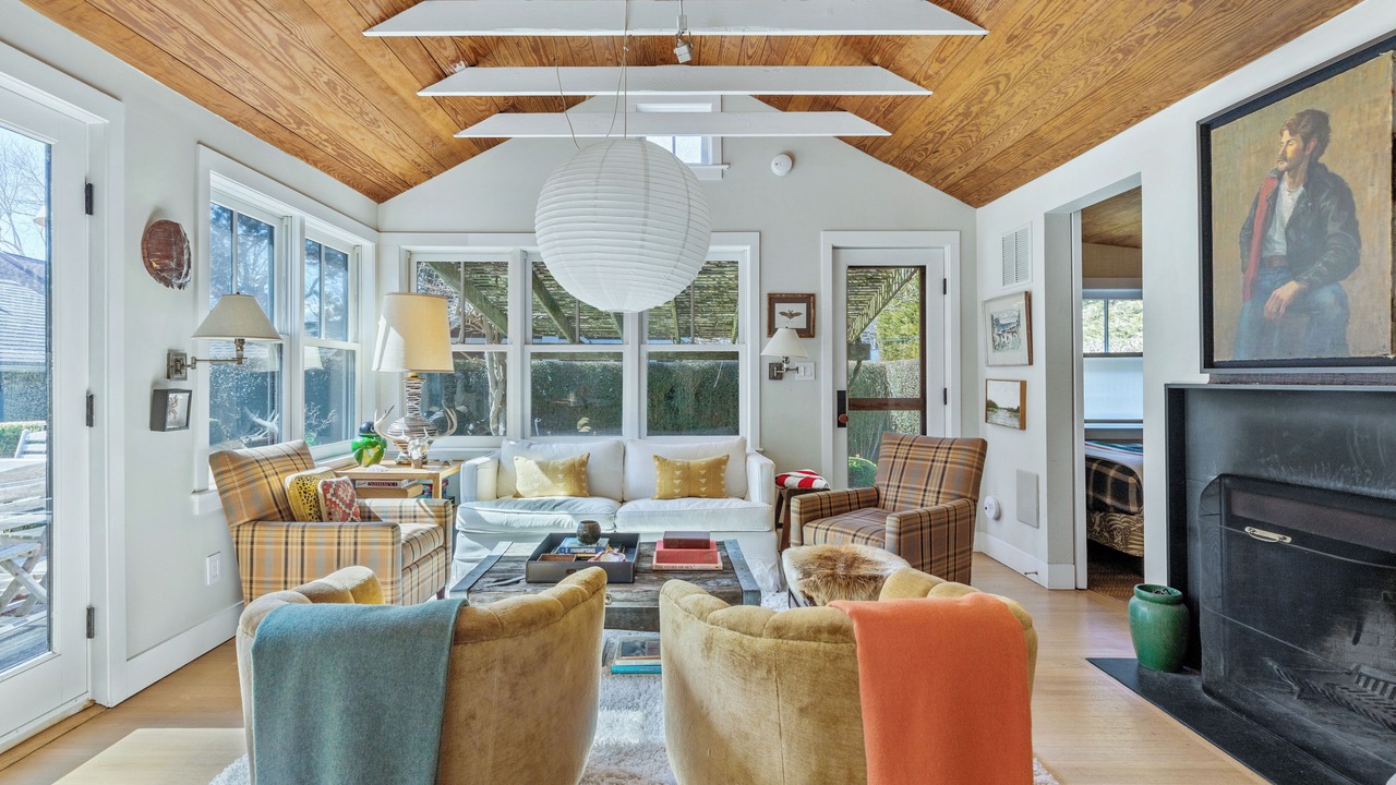 Photo of Livingroom in Amagansett North