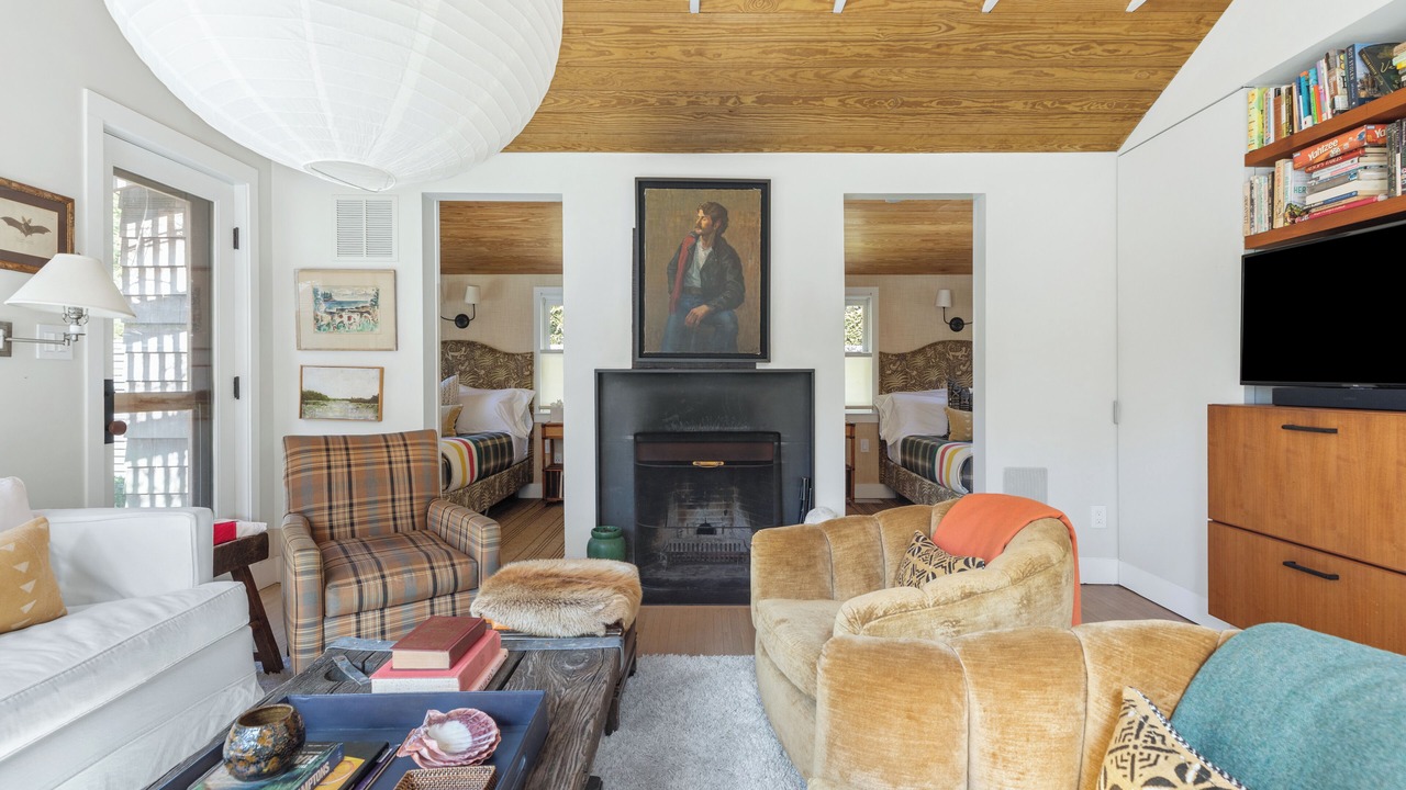 Photo of Livingroom in Amagansett North