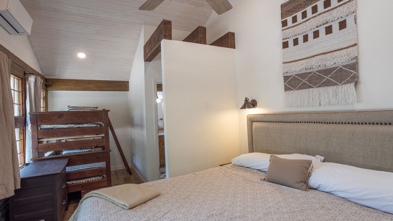Photo of Bedroom in Camdenton