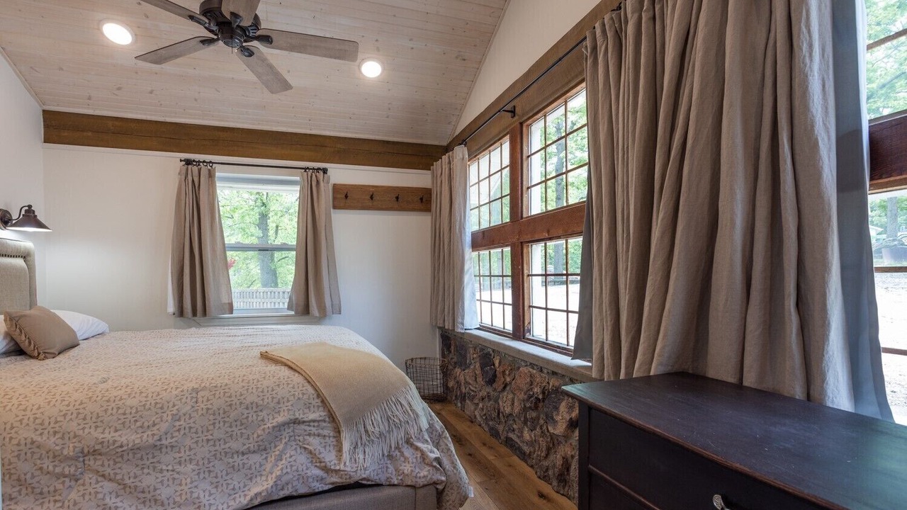 Photo of Bedroom in Camdenton