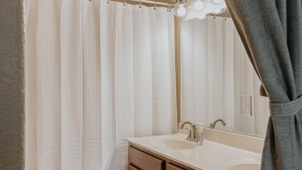 Photo of Bathroom in Superstition Lakes