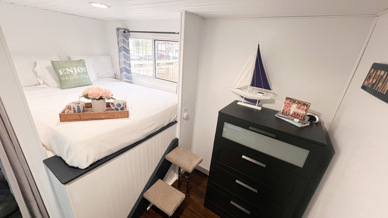 Photo of Bedroom in East Dubuque