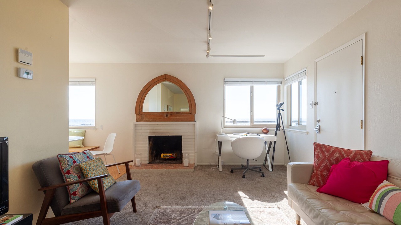 Photo of Livingroom in Pacifica