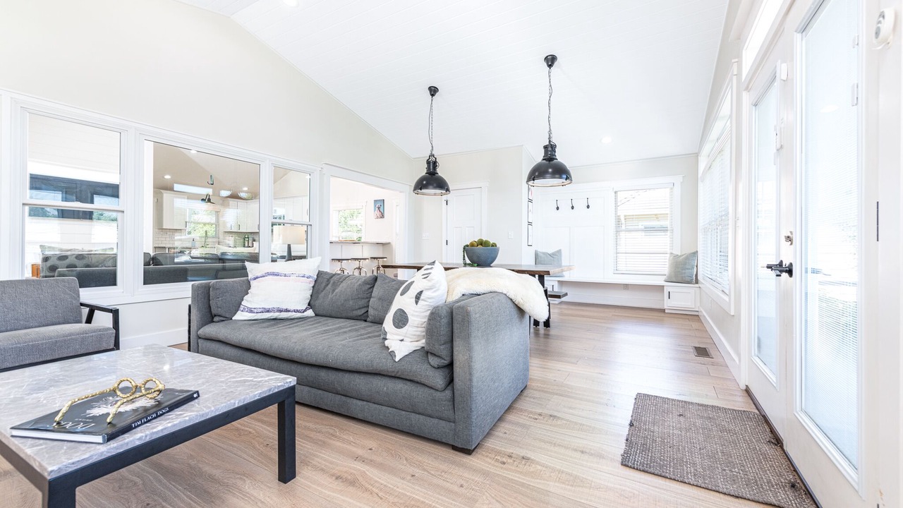 Photo of Bedroom in Lakeview